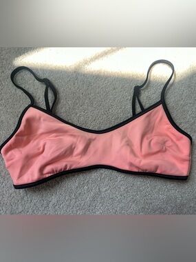 Victoria’s Secret Coral Bikini Top Bralette Adjustabke Straps Swimwear Size M